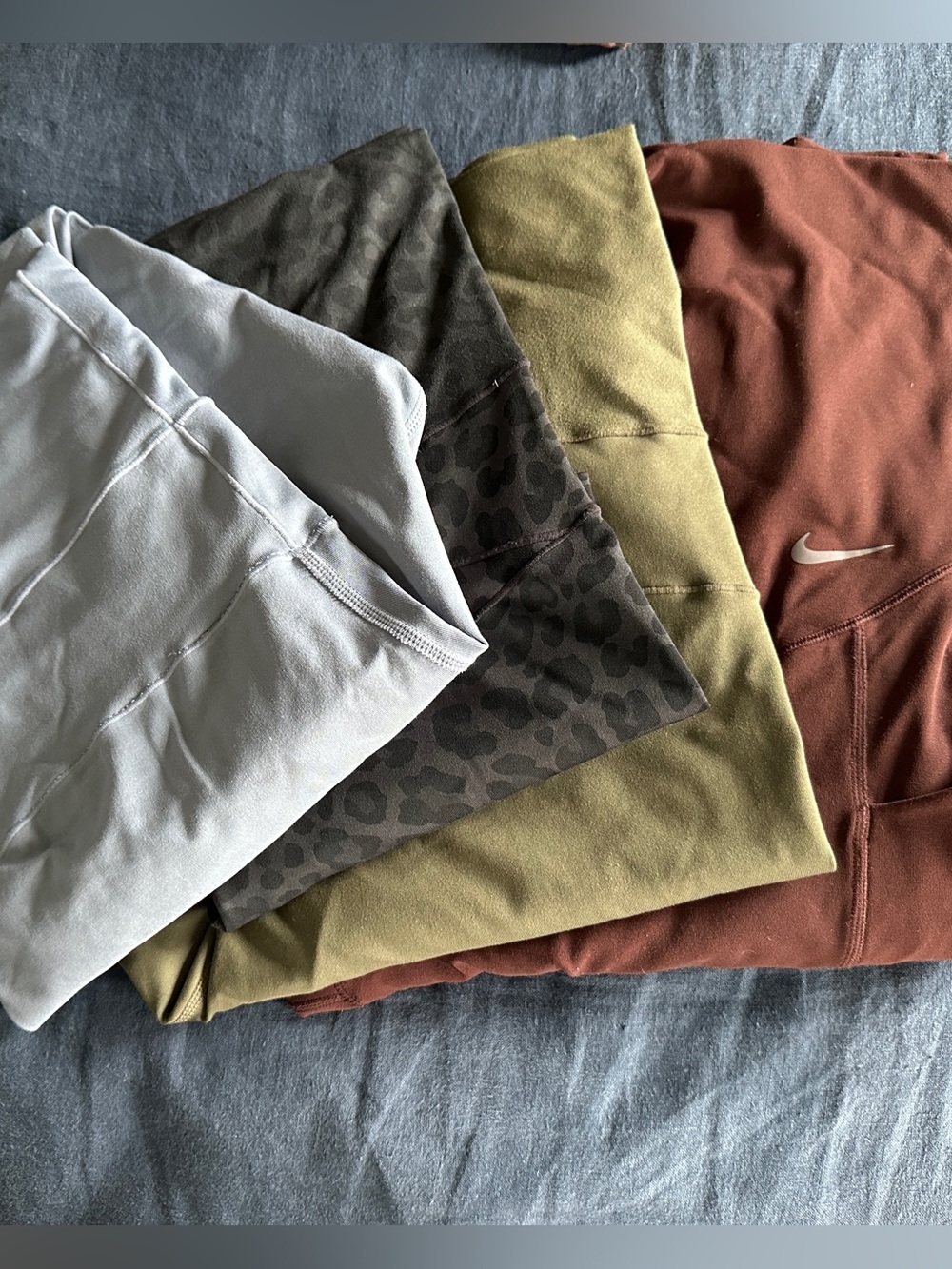 Bundle of 4 pairs of Nike maternity leggings